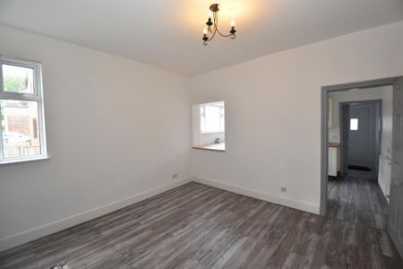 2 bedroom end of terrace house to rent - Photo 2