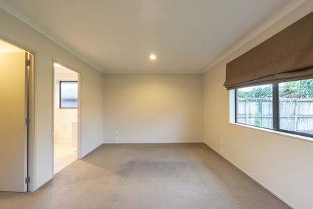 Four Bedroom Family Home - Photo 2