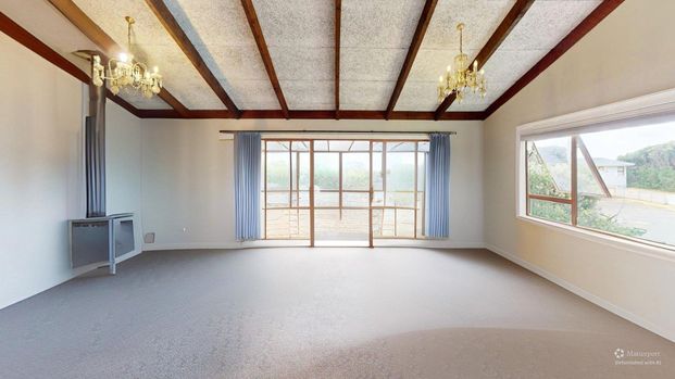 Otaki Beach - 5 Bedrooms - Photo 1