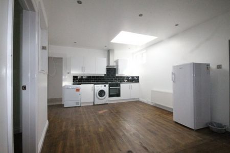 5 Bed - Macdonald Street , Birmingham, West Midlands - Photo 2