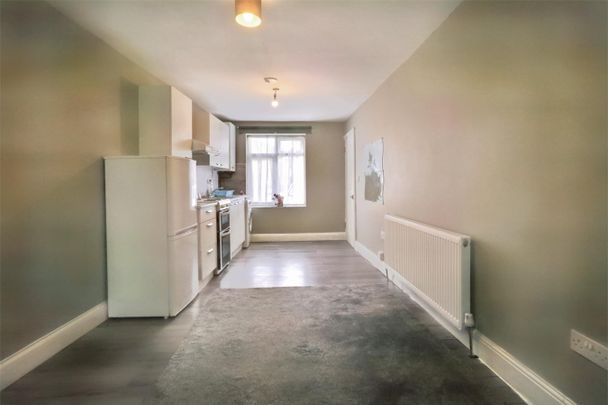 Whitchurch Avenue, Edgware, HA8 - Photo 1