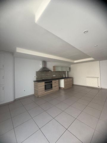 Location Maison 5 pièces 133m² PUYGOUZON 81990 - Photo 5