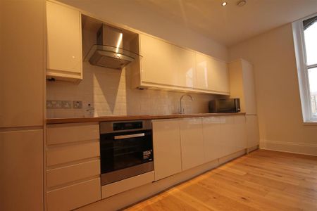 3 bedroom apartment to rent - Photo 4