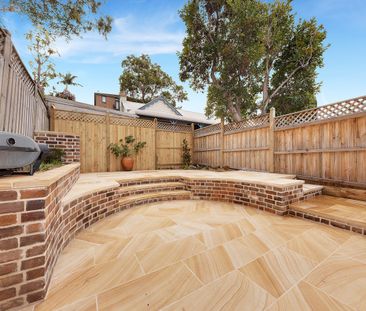 Entertainers delight in sought-after locale - Photo 4