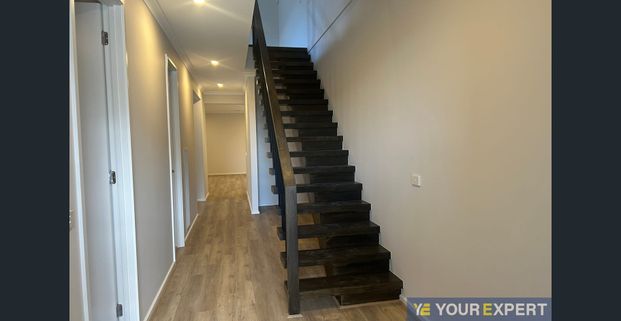 Large brand new 5 bedroom home - Photo 1