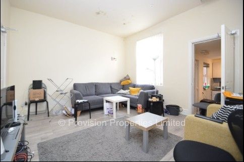 Blandford Grove Uni Student Properties Leeds - Photo 1