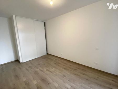 Appartement au 1er étage, 2 chambres, grande terrasse, place de parking - Photo 4