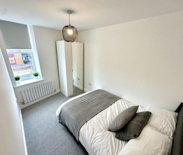 2 bedroom house of multiple occupation to rent - Photo 4