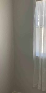 Charming 2-Bedroom Flat! - Photo 4