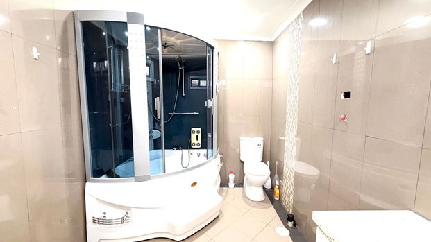 Spacious 3-Bedroom Home in a Quiet Location - Photo 1