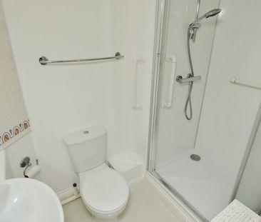 2 bedroom apartment to rent Selwyn Road, Eastbourne, East Sussex, BN21 - Photo 6