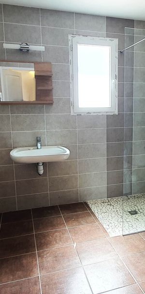 Location Appartement 1 pièce 36m² SIX FOURS LES PLAGES 83140 - Photo 1