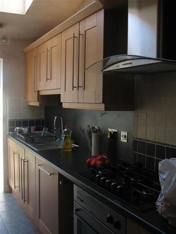 1 bedroom in a house share to rent - Photo 5