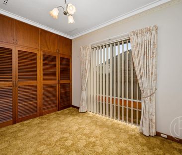 Character Home in good Location- Only Available for 6 month lease - Photo 2