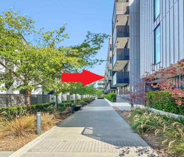 CITY CENTRE - SPACIOUS APARTMENT WITH CARPORT - Photo 1