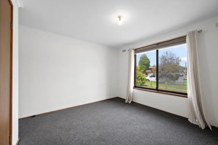 Spacious, Well Presented 2- Bedroom Unit - Photo 4