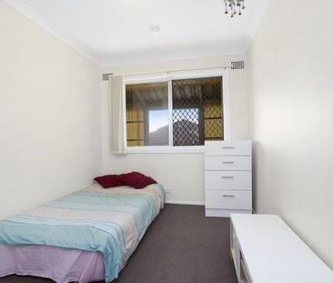 Contemporary finishes and air-conditioned lounge room. Pets conside... - Photo 3