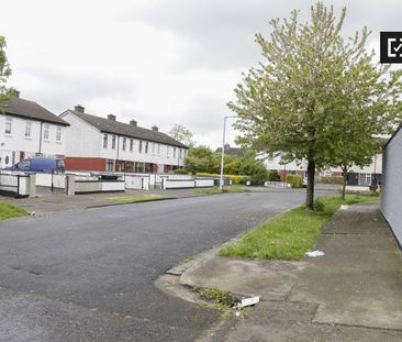 Cozy room to rent in 3-bedroom house in Ballymun, Dublin - Photo 1