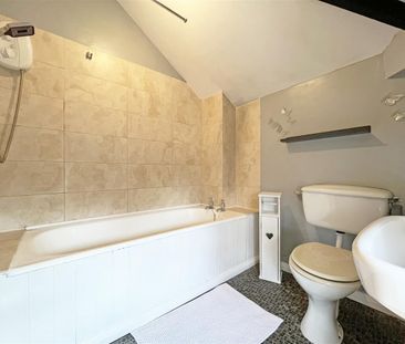 1 bedroom Flat to rent - Photo 2