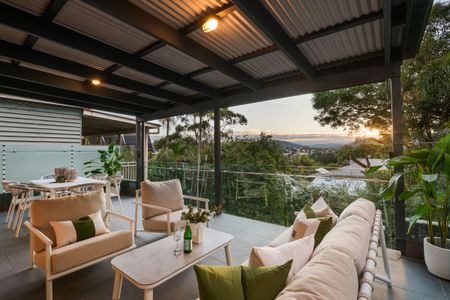 Stunning Renovated Queenslander - Photo 3