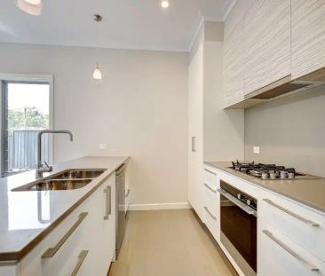 “Contemporary courtyard home” - Photo 6