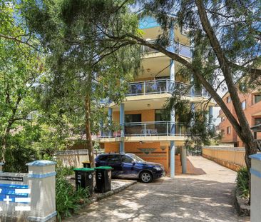 Bright + Spacious - Photo 2