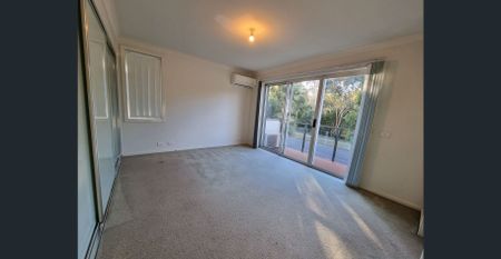 Great family home in a great location within Elizabeth Hills. Within walking distance to the local schools. - Photo 5