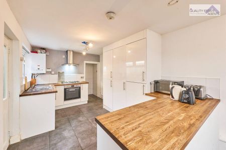 1 bedroom in a house share to rent - Photo 5