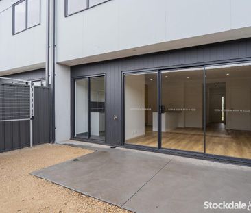 Live Where Lifestyle Meets Luxury in Grand View Estate! - Photo 6