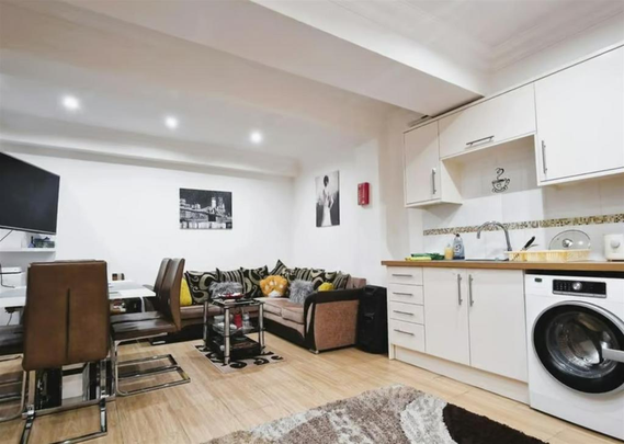 3 bedroom apartment to rent - Photo 1