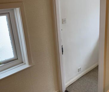 Room 3: 46 George Road, Guildford, GU1 4NR - Photo 6