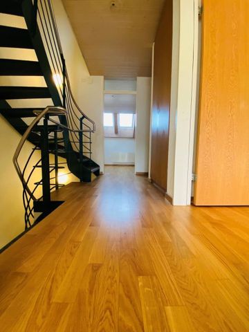 "Einzigartige Maisonettewohnung mit grosser Terrasse per sofort zu verm" - Photo 4