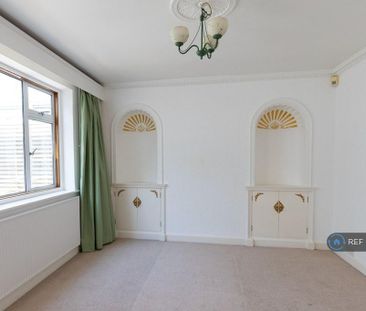 4 bedroom semi-detached house to rent - Photo 2