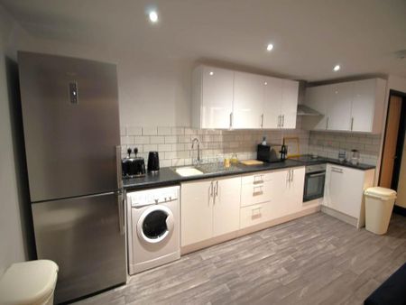 1 bedroom in a house share to rent - Photo 2
