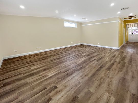 Beautiful on Bourke! - Photo 1