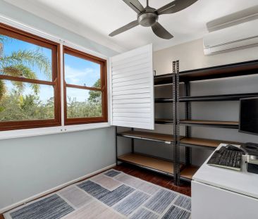 Spacious 4-Bedroom Family Home with Modern Comforts - Photo 1