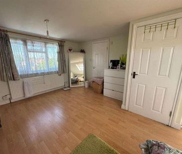 Naseby Road, Ilford, IG5 - Photo 3