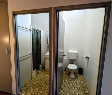 SELF CONTAINED TOWNHOUSE, CLEAN & COMFORTABLE, SHORT WALK TO ALL YO... - Photo 4