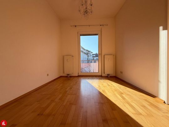 Urban wohnen mit Außenfläche – 2 Zimmer direkt am Hauptplatz - Photo 1