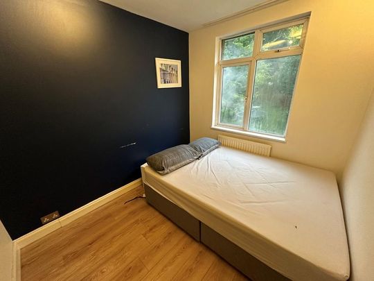 5 bedroom end of terrace house to rent - Photo 1