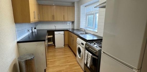 Room in a Shared Flat, The Homestead, N11 - Photo 2