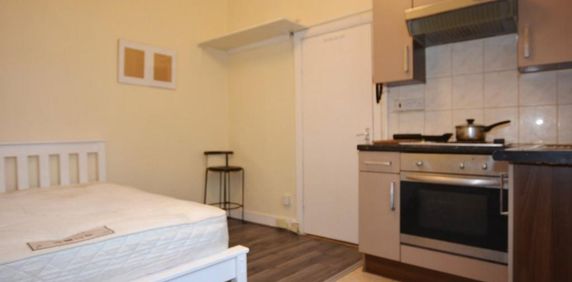 House share to rent - Photo 2