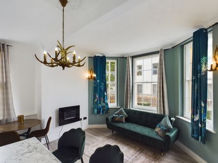 School House, Bennington Street, GL50 - Photo 3