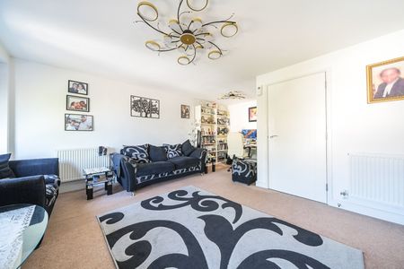 Terraced House to rent - Alcock Crescent, Dartford, DA1 - Photo 2