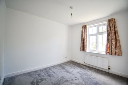 A well presented 3 bedroom semi-detached house situated in popular village of Balsham. OCH. Driveway parking. Unfurnished. - Photo 4