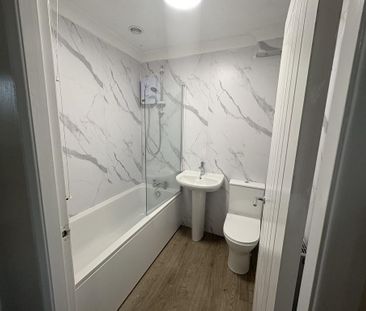 2 bedroom end of terrace house to rent - Photo 6