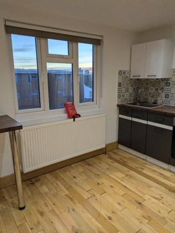 Studio Flat, Cavendish Road, N18 - Photo 2