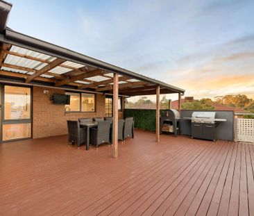 Spacious Family Living in a Peaceful Cul-de-Sac - Photo 5