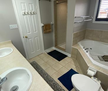 For Lease - 9 Fairhill Avenue, Brampton, Ontario - Photo 6