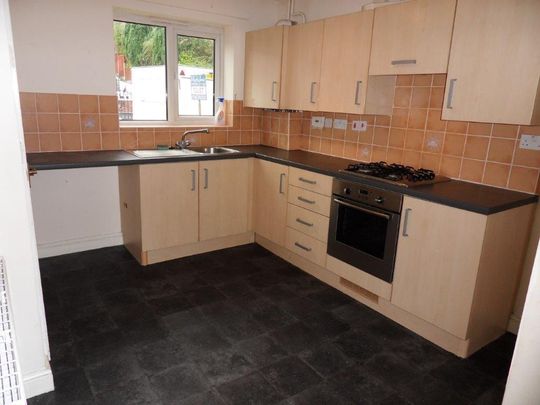 2 bedroom end of terrace house to rent - Photo 1